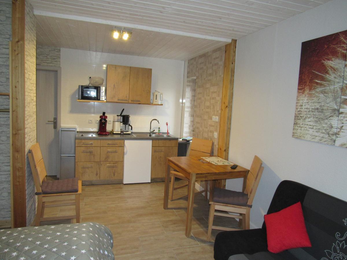 Ferienapartments Am Dorfplatz Langscheid  Экстерьер фото